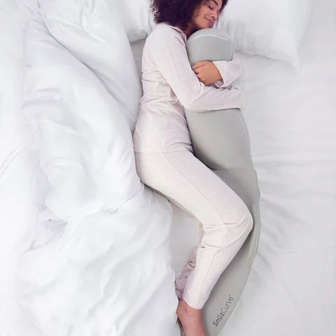 How to sleep with a pregnancy pillow