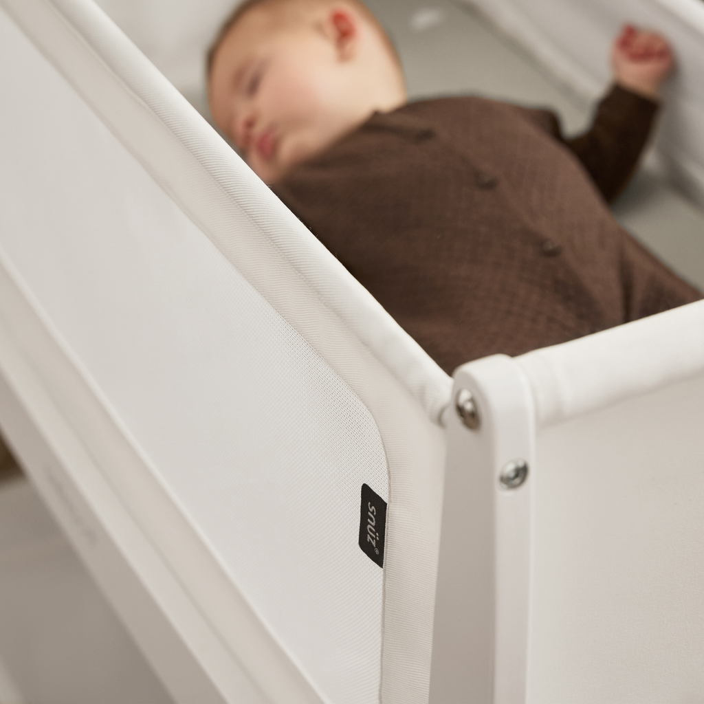 SnuzPod5 Bedside Crib White