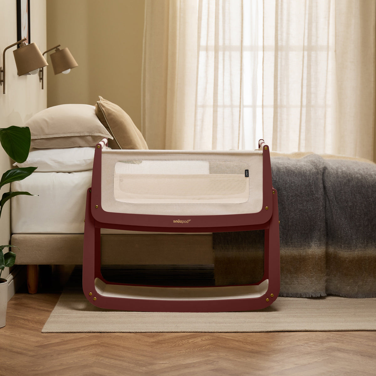 SnuzPod5 Bedside Crib Rouge