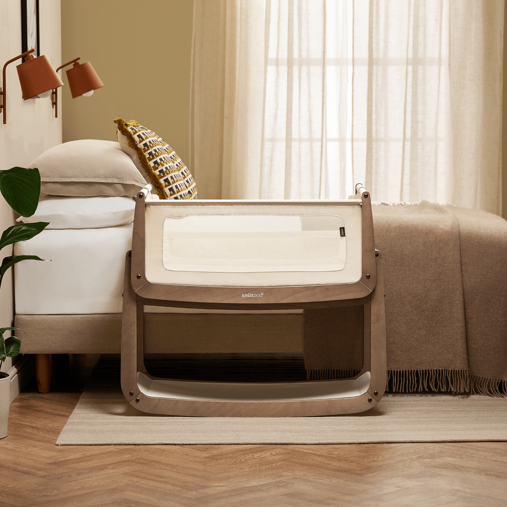 Snuz SnuzPod5 SnuzPod5 Bedside Crib Walnut