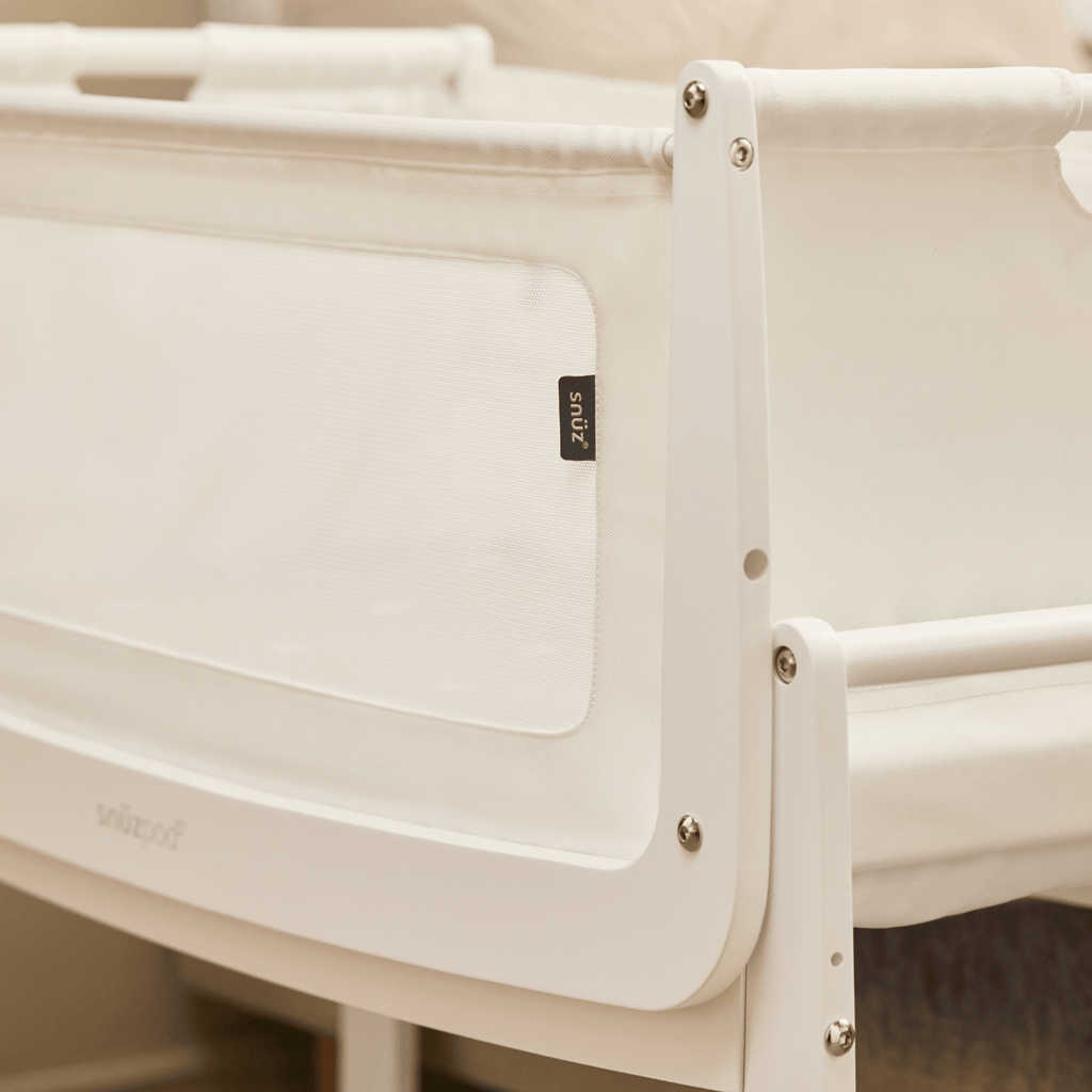 SnuzPod5 Bedside Crib White